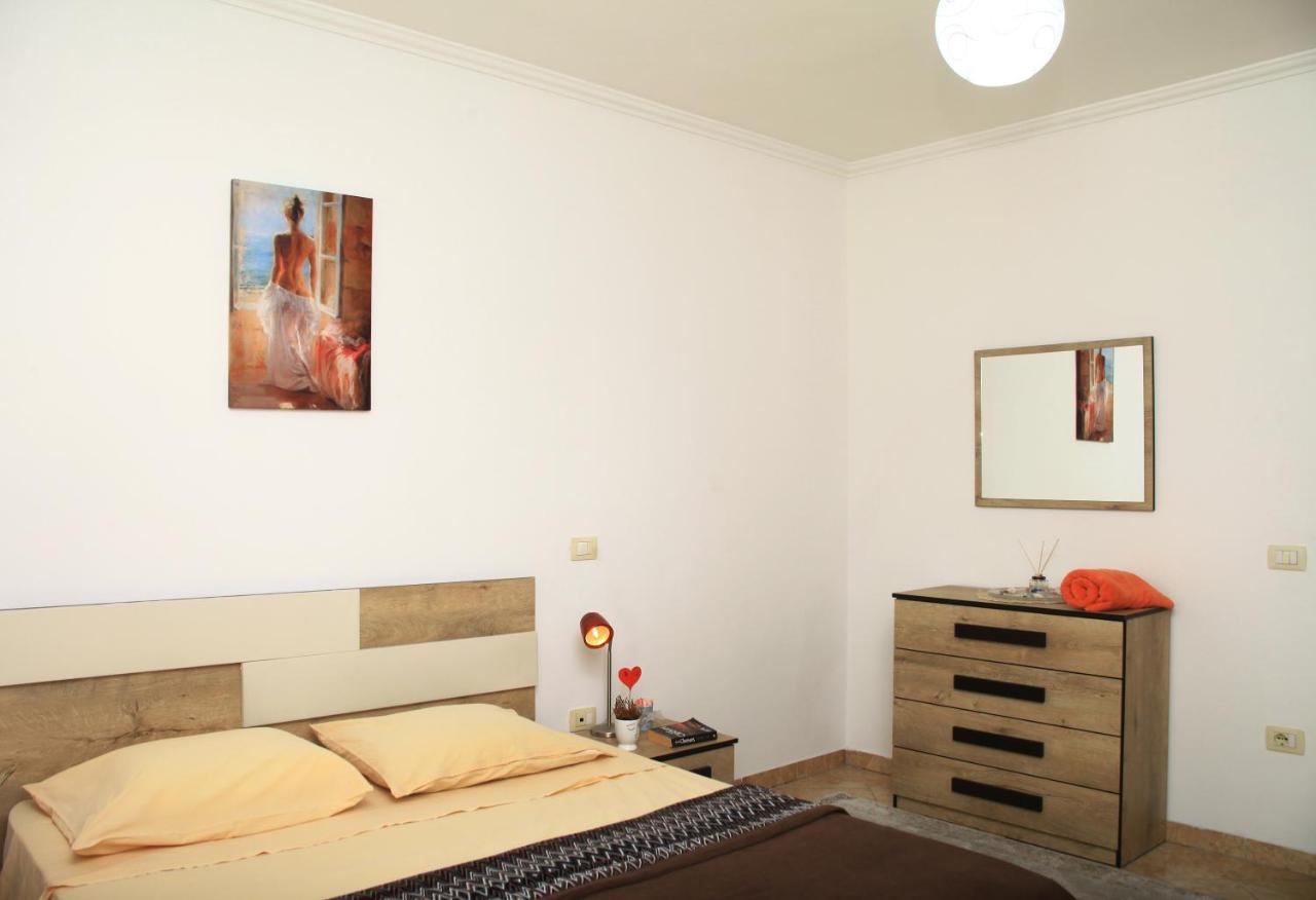 Beautiful At Port Side! Apartment Durrës